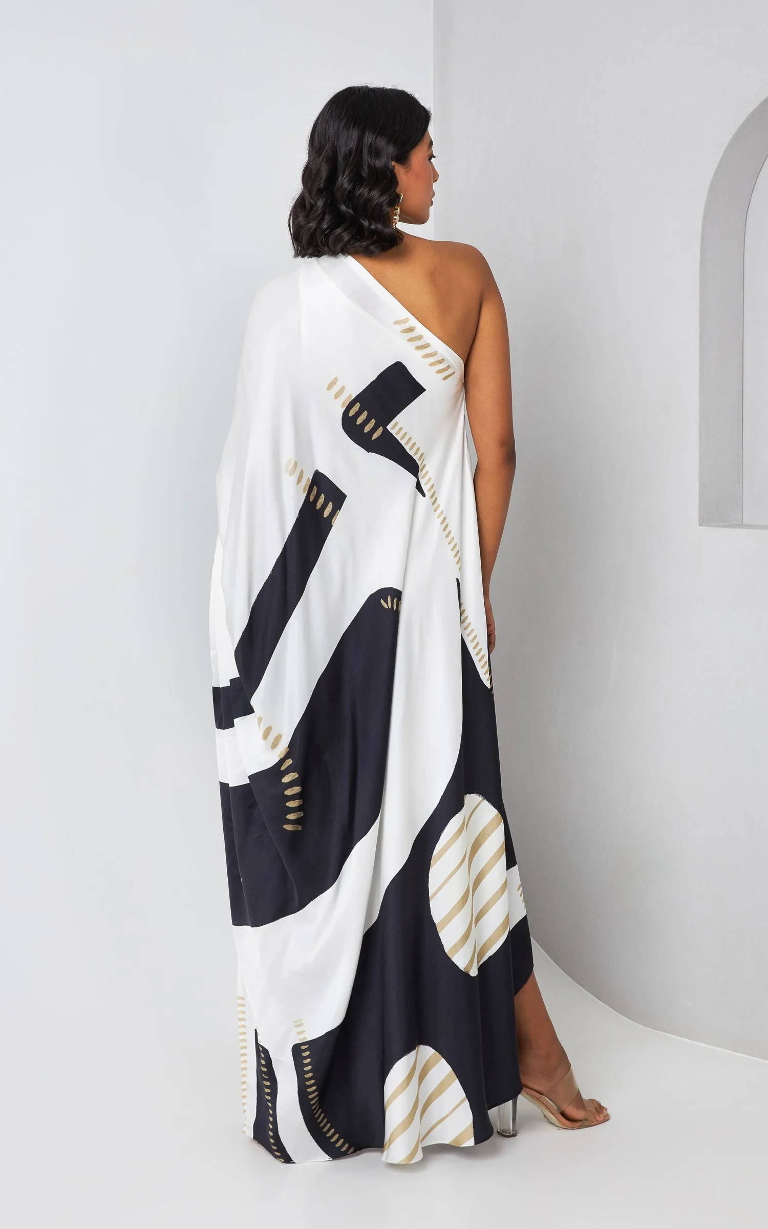 Black And White Abstract Printed One Shoulder Drape