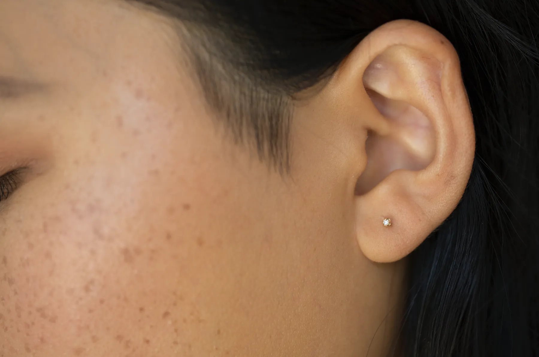 Gjenmi :: Pink Sapphire Stud SINGLE