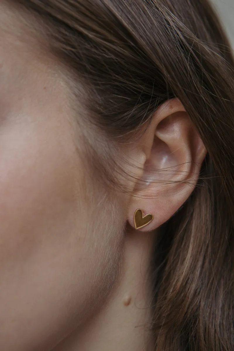 SMALL SIDE HEARTS STUD